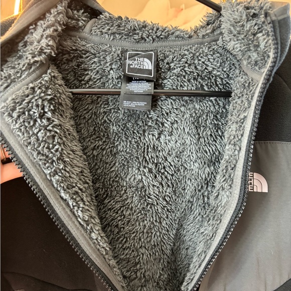 Black Boys North Face with Gray fur on Inside - Picture 3 of 6